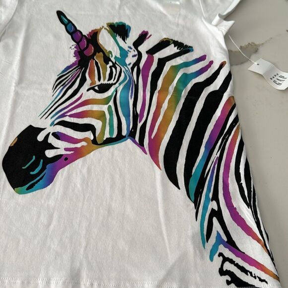 Gap Kids Girl’s T-Shirt. Zebra design. Size large. - Picture 2 of 3